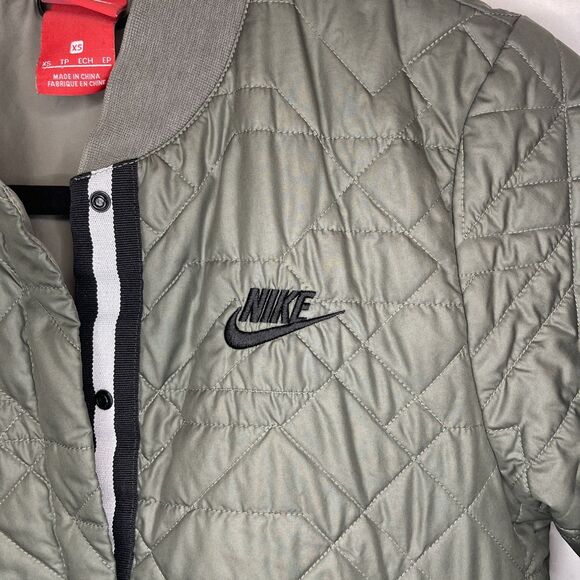 Nike Women's Size XS Quilted Primaloft Puffer Jacket Green Sporty Winter Bomber - Picture 3 of 8